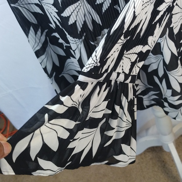 Ann Taylor Ruffled Top - Picture 5 of 11